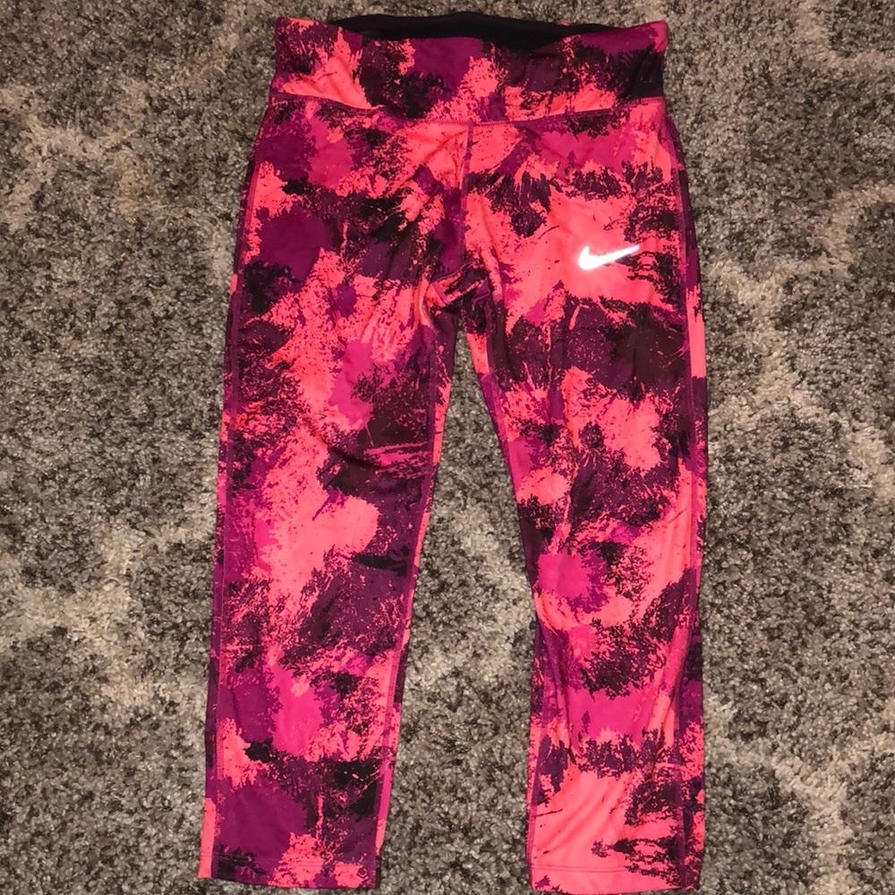 Nike dri fit -Super cute cropped leggings ! ☺️